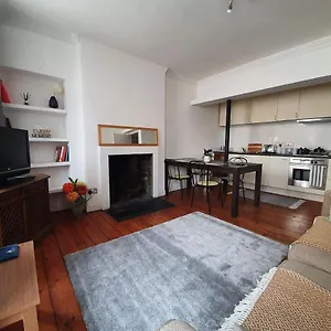 Lovely 2 Bedroom Flat In The Heart Of The Apartment